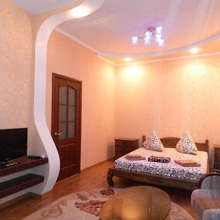 1-Room Luxury Apartment On Sobornyi Avenue 174-А, By Grandhome. Center Zaporizhia Ngoại thất bức ảnh